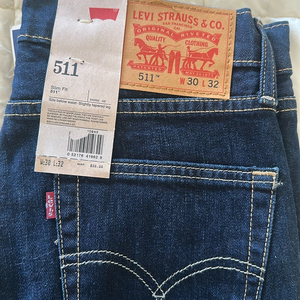 NWT Levi’s dark wash jeans 30 X 32
